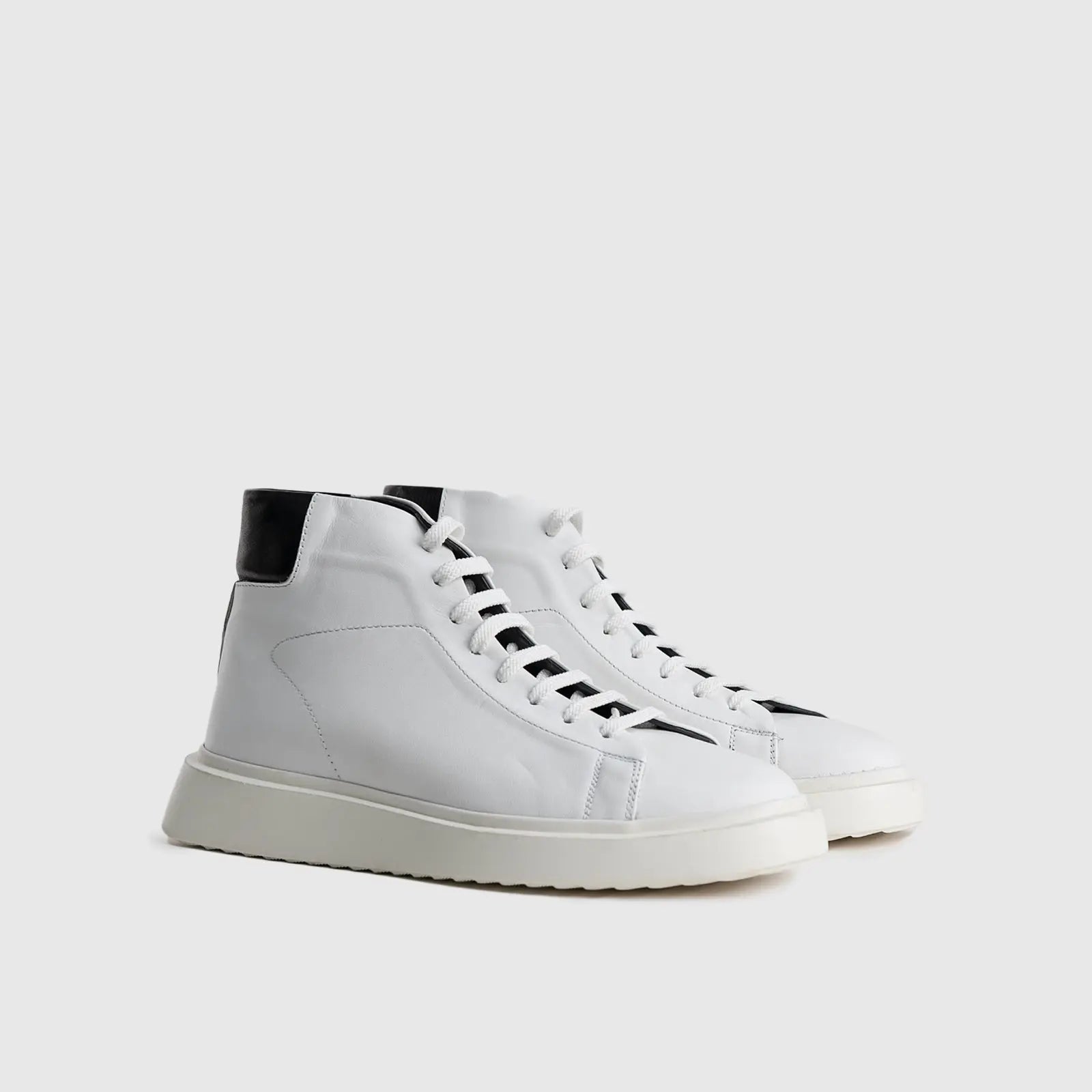 Statement Hi Top Sneakers 5100