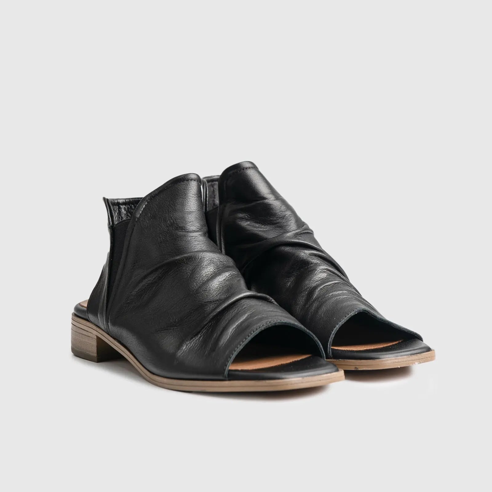 Leather Comfort Block Heel Sandal Black 8841