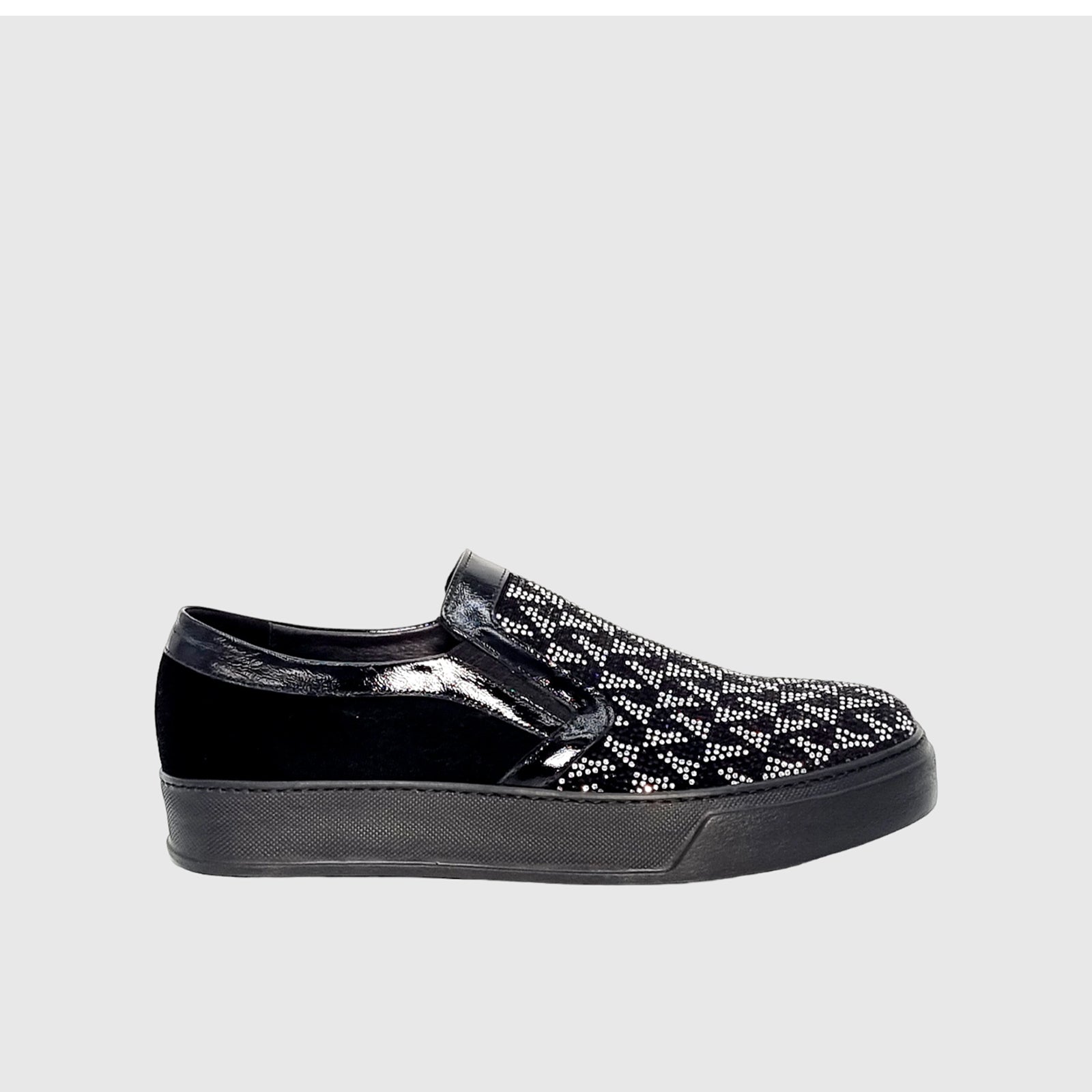 Casual Comfort Sneakers - ELI109