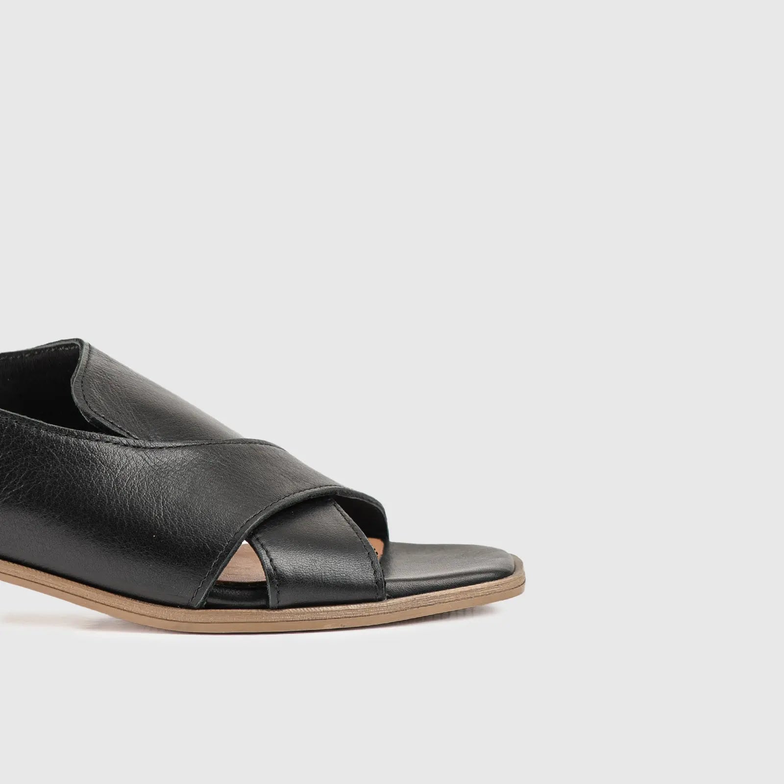Leather Comfort Block Heel Sandal 8516 Black