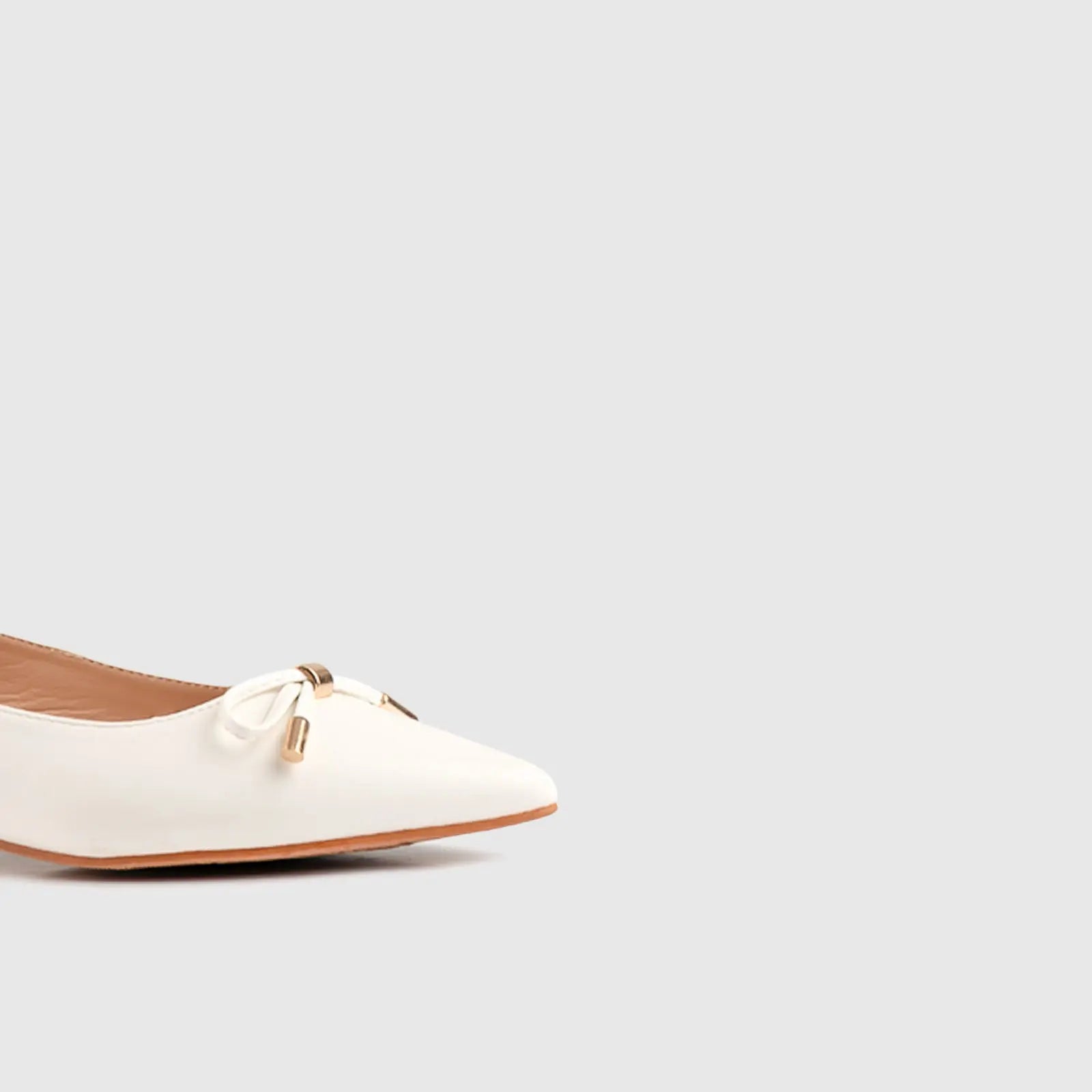 Low Heel Court Shoe White  10565