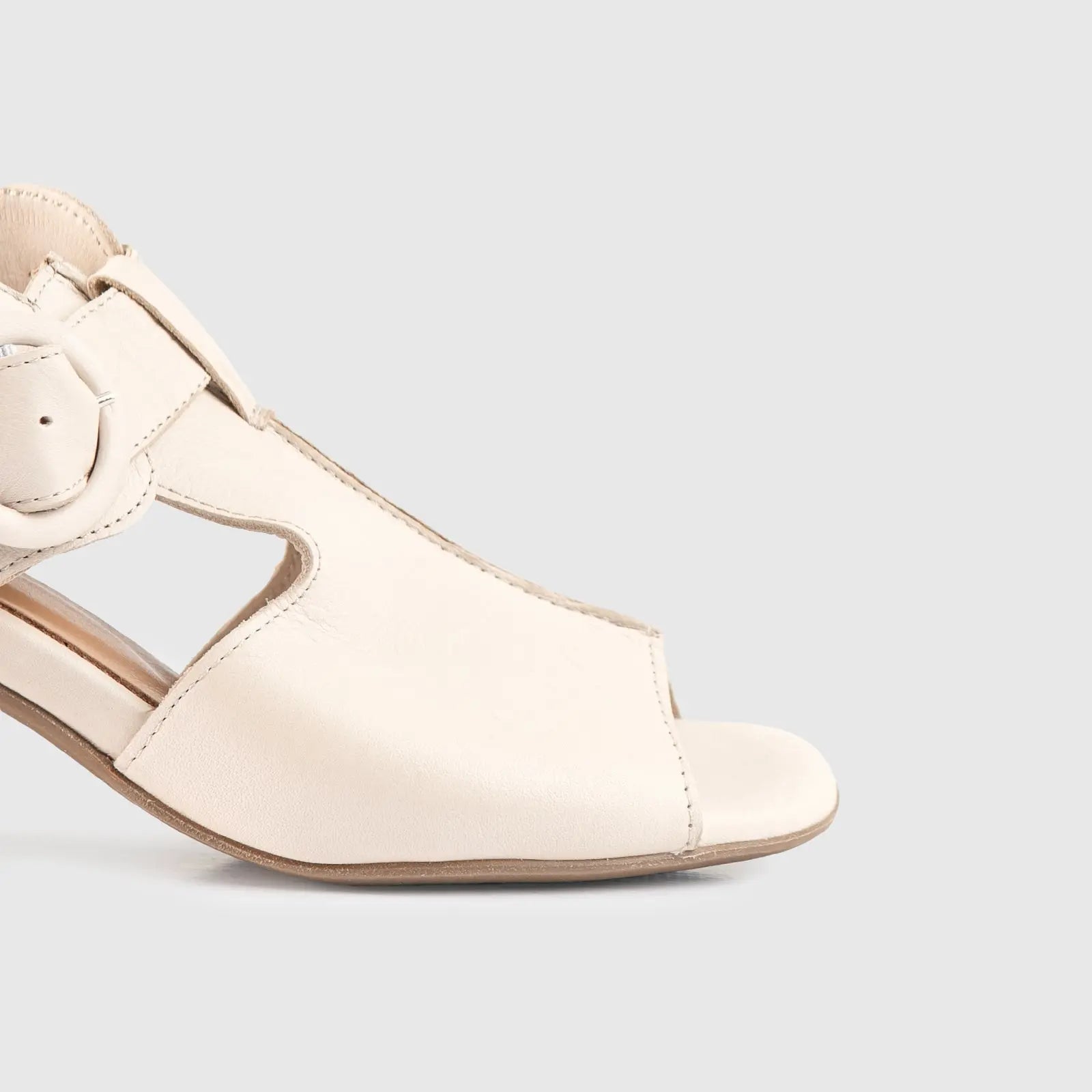 Leather Comfort Block Heel Sandal Beige 8427