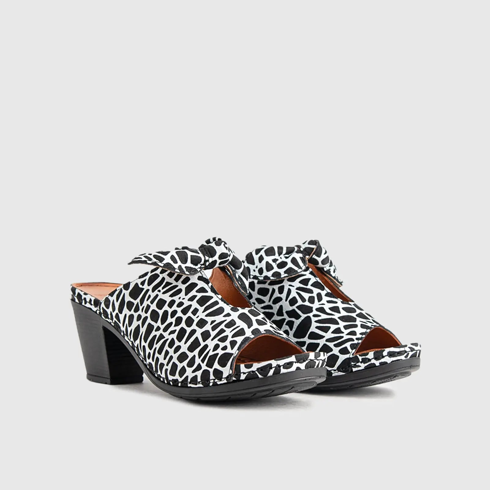 Comfort Push In Sandal 5307 Black/White