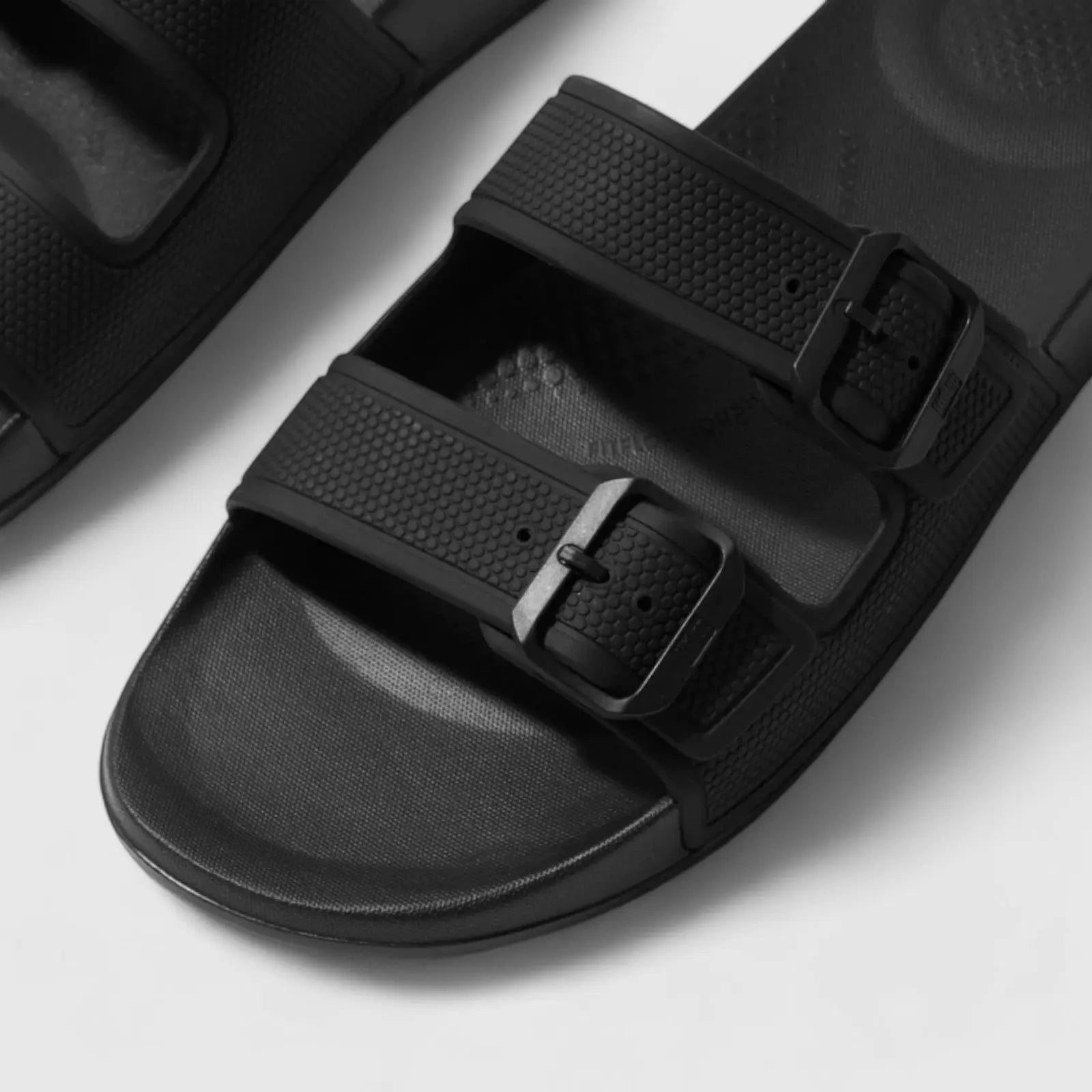 Fit Flops IQ 2Bar Buckle Slide Black GS9-001