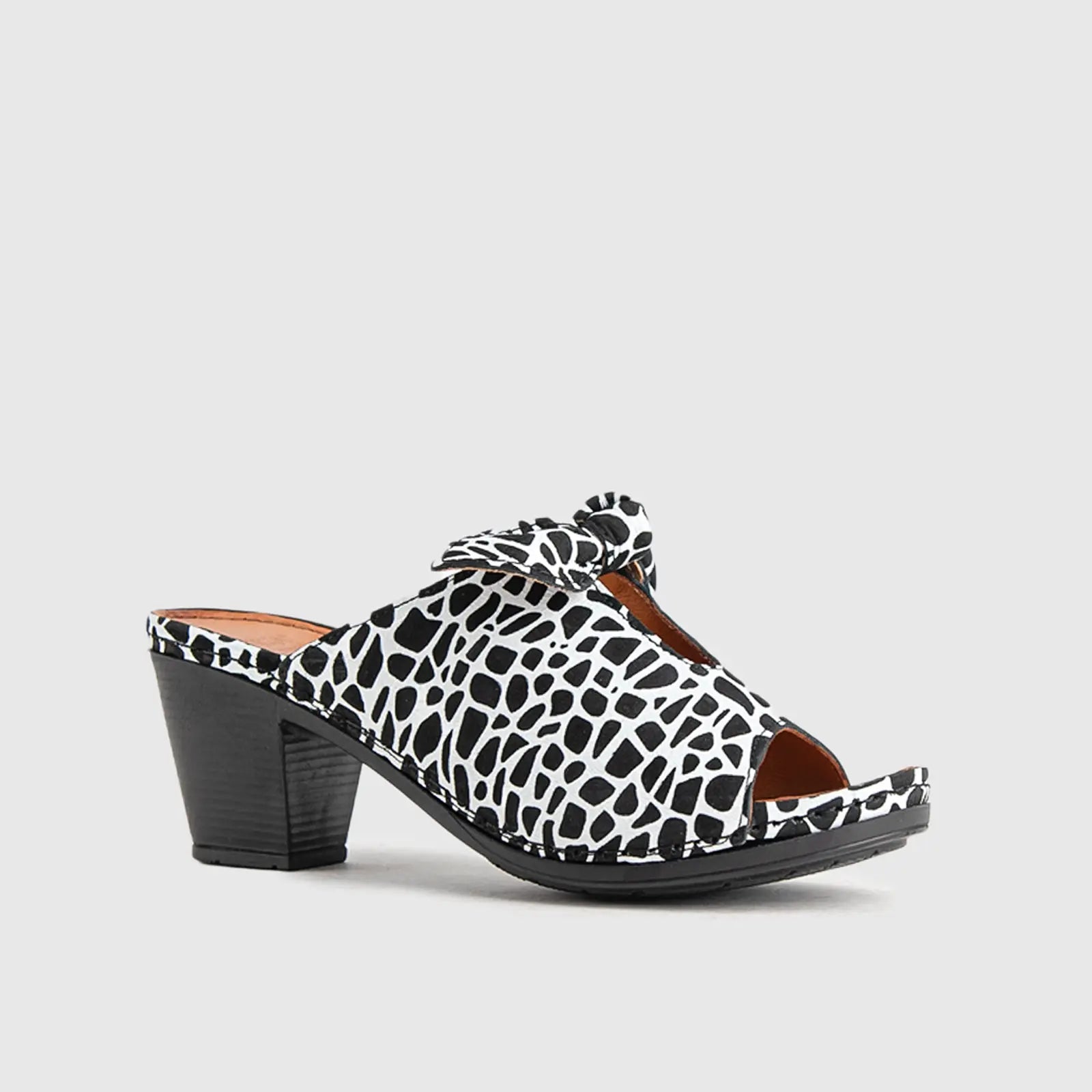 Comfort Push In Sandal 5307 Black/White