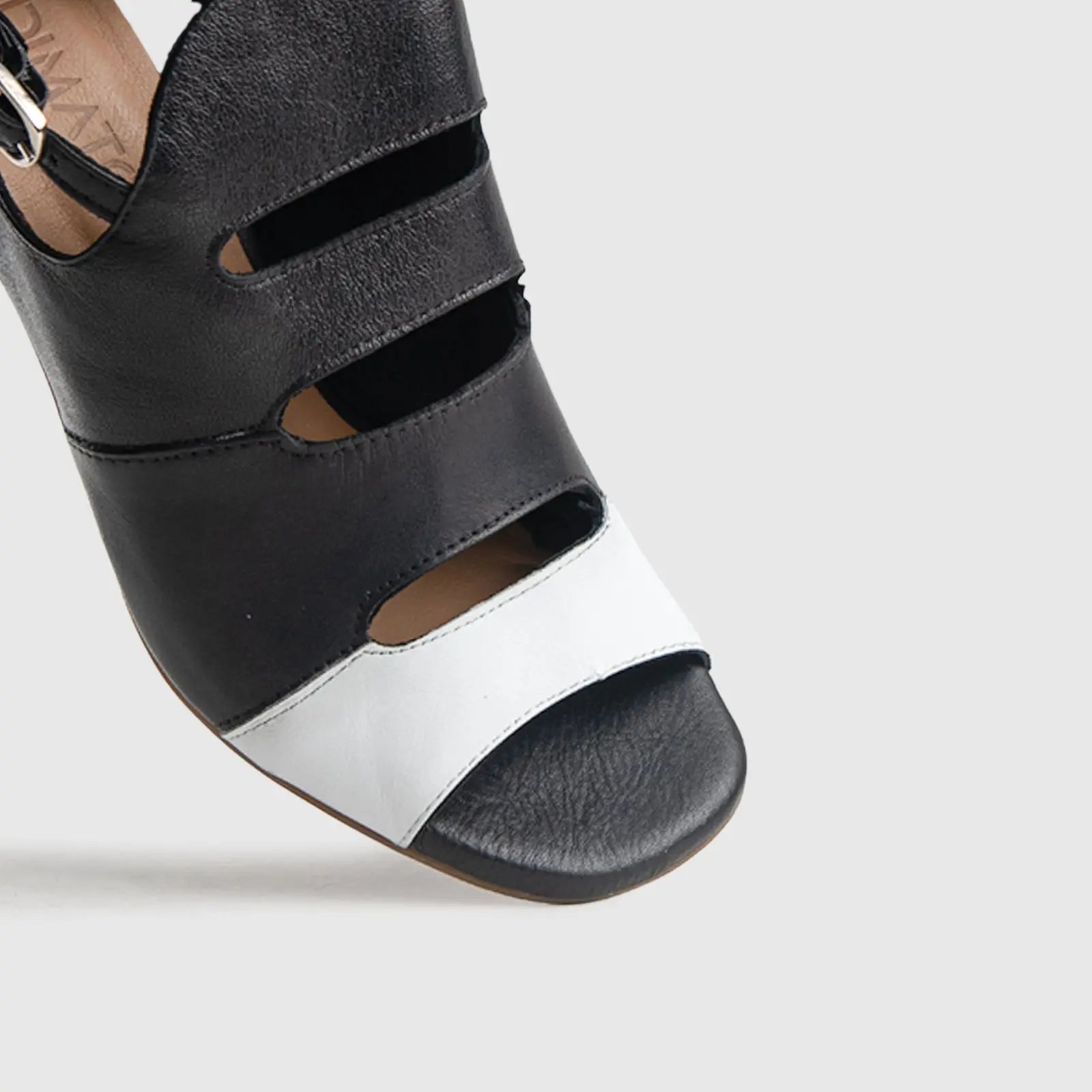 Comfort Block Heel Sandal Black/White 8428