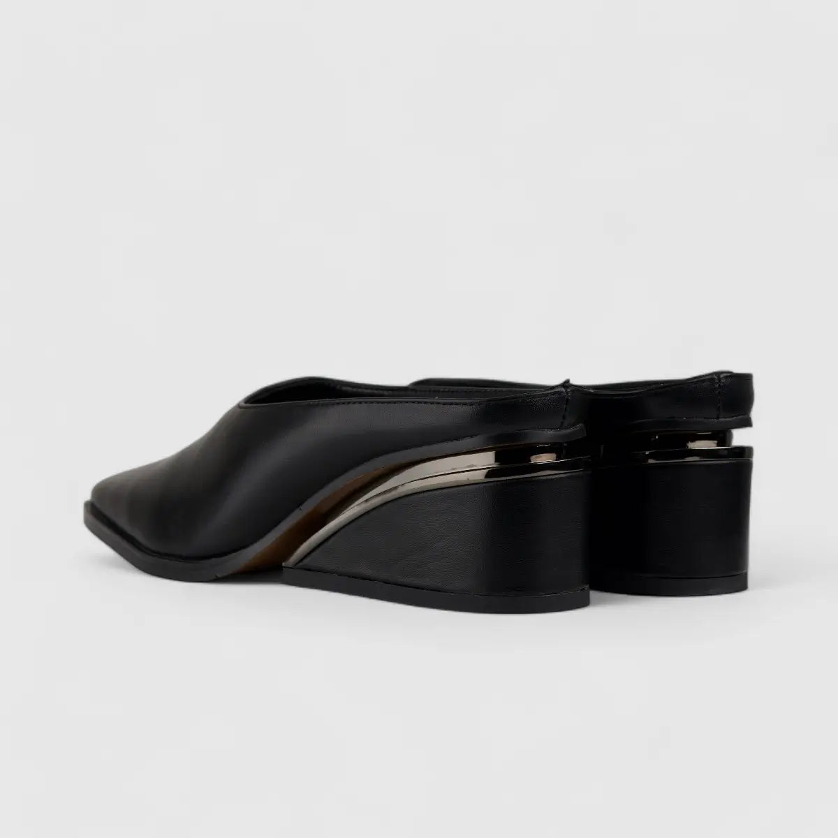 Bulbul Wedge Push In Black CAR5015