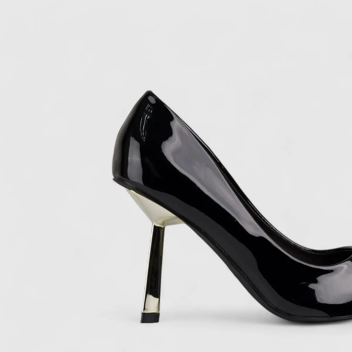 Bulbul Court Shoe Black LU005