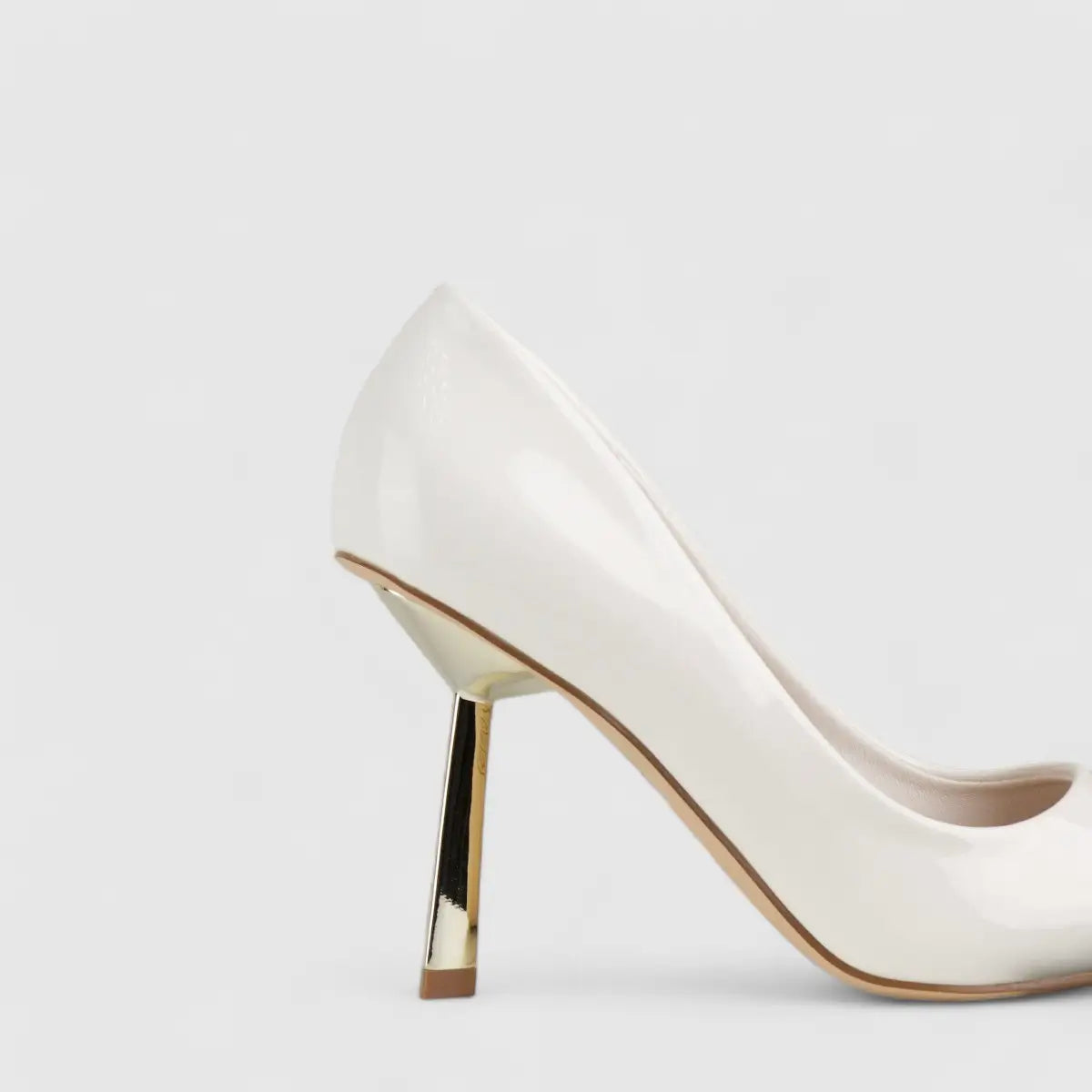 Bulbul Court Shoe White LU005